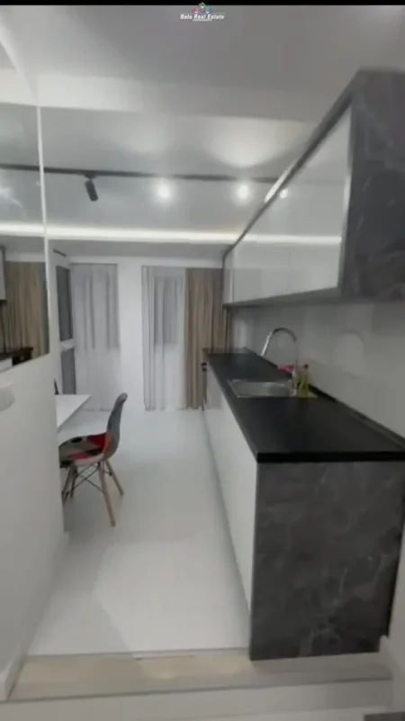 Tirane, jepet me qera 1+1 Kati 10, 43 m² 430 € (rruga e kavajes)