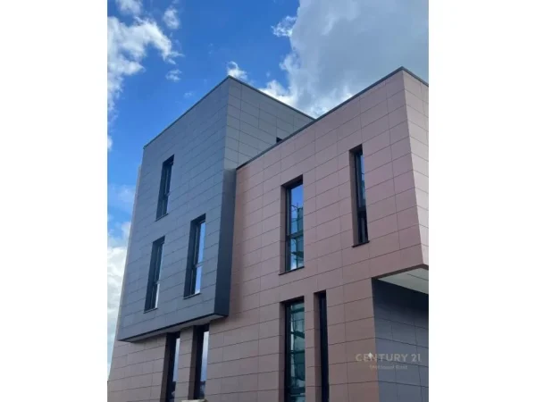Tirane, shes Vile 3 Katshe Kati 2, 411 m² 750.000 € (LUMINOR RESIDENCE)
