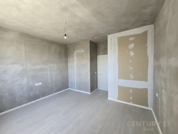 Tirane, shitet apartament 3+1+Ballkon Kati 9, 136 m² 200.000 € (ish fusha e aviacionit)