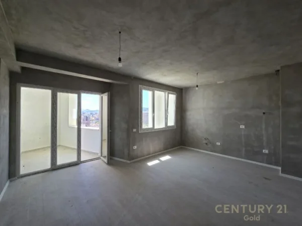 Tirane, shitet apartament 3+1+Ballkon Kati 9, 136 m² 200.000 € (ish fusha e aviacionit)
