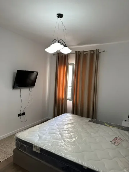 Tirane, jap me qera apartament 1+1+Ballkon Kati 2, 76 m² 600 € (Liqeni i Thate)