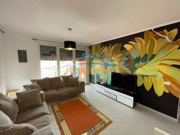 Tirane, jepet me qera apartament 1+1 Kati 3, 85 m² 500 € (Shkolla e Kuqe)