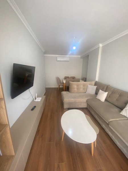 Tirane, jepet me qera apartament 1+1+Aneks+Ballkon Kati 2, 80 m² 600 € (Fusha e Aviacionit)
