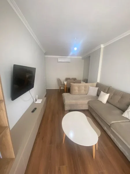 Tirane, jepet me qera apartament 1+1+Aneks+Ballkon Kati 2, 80 m² 600 € (Fusha e Aviacionit)