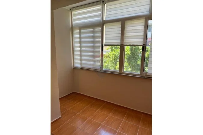 Tirane, jepet me qera apartament 1+1 Kati 5, 70 m² 500 € (Rruga e Kavajes, prane Xhamise)