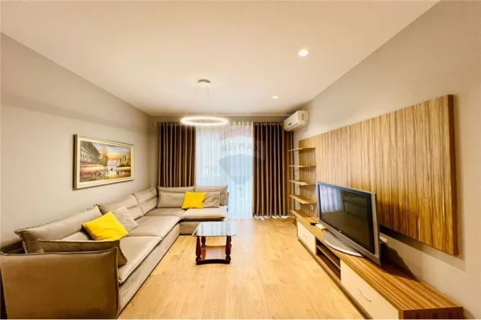 Tirane, jepet me qera apartament 2+1+Ballkon Kati 10, 90 m² 700 € (Rruga Medar Shtylla)