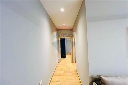 Tirane, jepet me qera apartament 2+1+Ballkon Kati 10, 90 m² 700 € (Rruga Medar Shtylla)