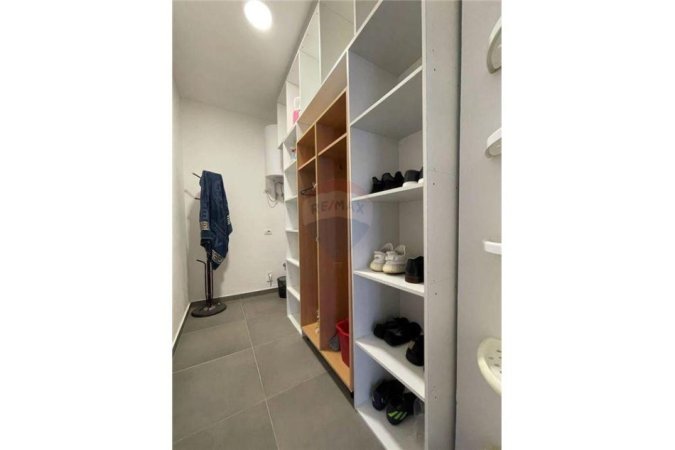 Tirane, jepet me qera apartament 3+1 Kati 3, 172 m² 1.000 € (Benjamin Kruta)