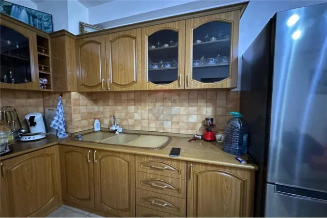 Tirane, shitet apartament 1+1 Kati 4, 65 m² 90.000 € (Rruga e Dibres)