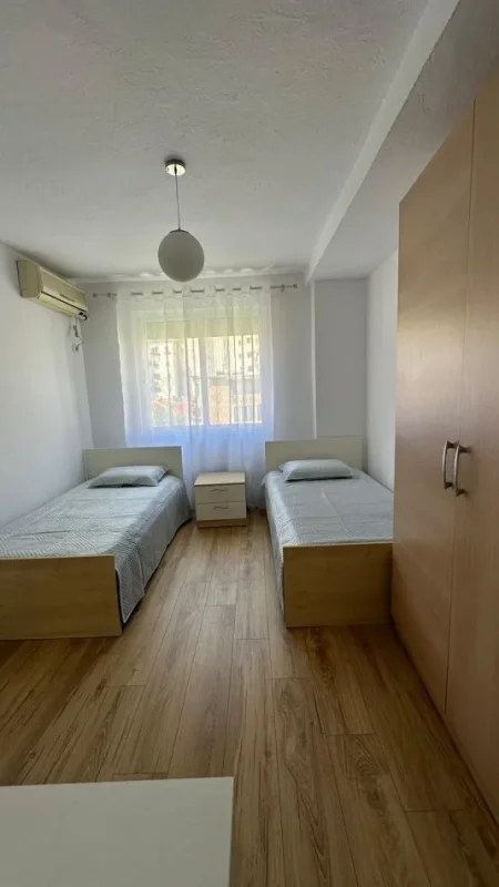 Tirane, jepet me qera apartament 2+1+Aneks+Ballkon Kati 3, 100 m² 600 € (Sheshi Wilson)