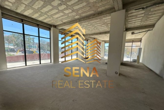Tirane, jepet me qera ambjent biznesi Kati 0, 615 m² 12.000 € (Rruga Aleksander Mojsiu)