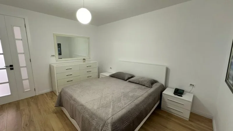 Tirane, jepet me qera apartament 2+1 Kati 3, 100 m² 600 € (Tek Shkolla Petro Nini)