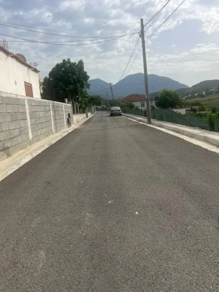 Tirane, shitet toke , 720 m² 72.000 € (Paskuqan)