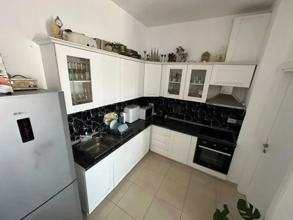 Tirane, jepet me qera apartament 2+1+Ballkon Kati 7, 90 m² 400 € (Kamez)