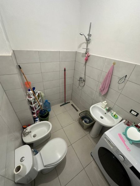 Tirane, jepet me qera apartament 2+1+Ballkon Kati 7, 90 m² 400 € (Kamez)