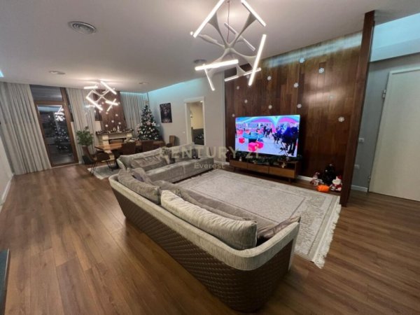 Tirane, shes apartament 4+1+2+ POST PARKIMI , 200 m² 320.000 € (Secret Garden, Lundër)