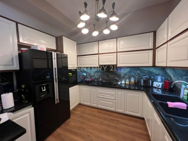 Tirane, shes apartament 4+1+2+ POST PARKIMI , 200 m² 320.000 € (Secret Garden, Lundër)