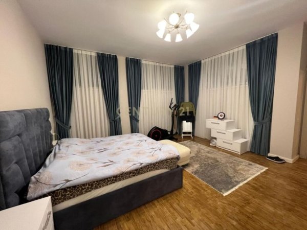 Tirane, shes apartament 4+1+2+ POST PARKIMI , 200 m² 320.000 € (Secret Garden, Lundër)