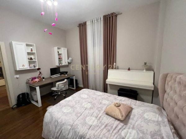 Tirane, shes apartament 4+1+2+ POST PARKIMI , 200 m² 320.000 € (Secret Garden, Lundër)