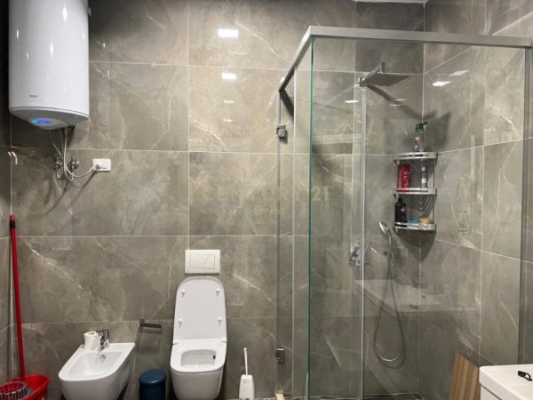 Tirane, shes apartament 4+1+2+ POST PARKIMI , 200 m² 320.000 € (Secret Garden, Lundër)