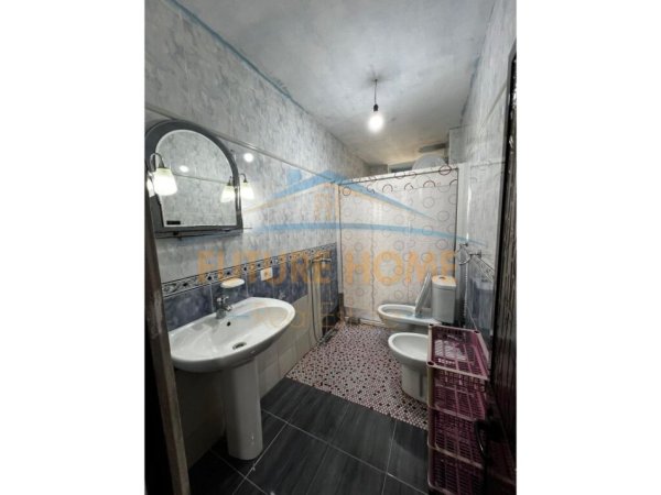 Tirane, jepet me qera apartament 2+1 Kati 4, 80 m² 600 € (RRUGA E ELBASANIT)