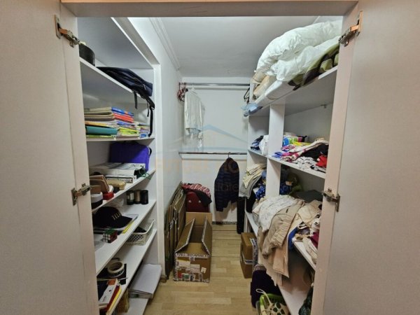 Tirane, jepet me qera apartament 2+1 Kati 3, 112 m² 800 € (Blloku)
