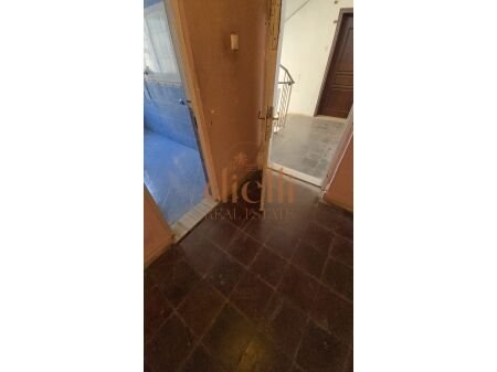 Tirane, shitet apartament 1+1 Kati 3, 60 m² 85.000 € (Pran Pallatit me Shigjeta)