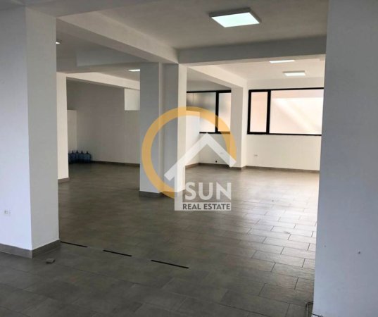 Shkoder, jepet me qera ambjent biznesi Kati 0, 197 m² 700 € (PARRUCE, SHKODER)
