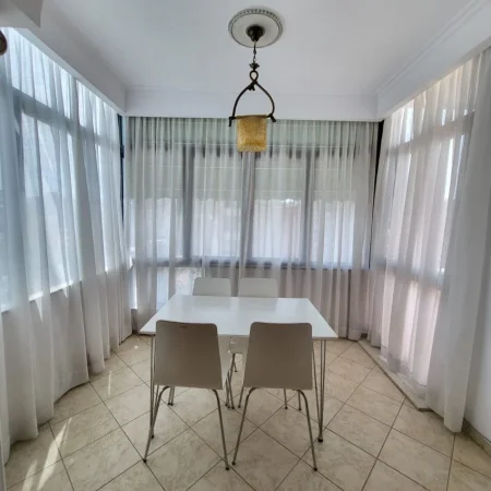 Tirane, jepet me qera apartament 2+1+Aneks+Ballkon Kati 8, 101 m² 600 € (rruga e kavajes)