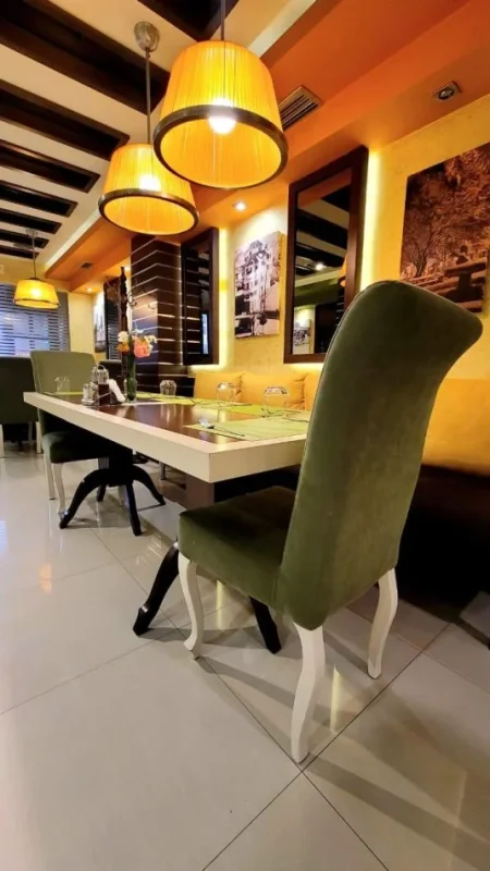 Korce, jepet me qera hotel Kati 0, 700 m² 2.500 € (Pedonale Korce)