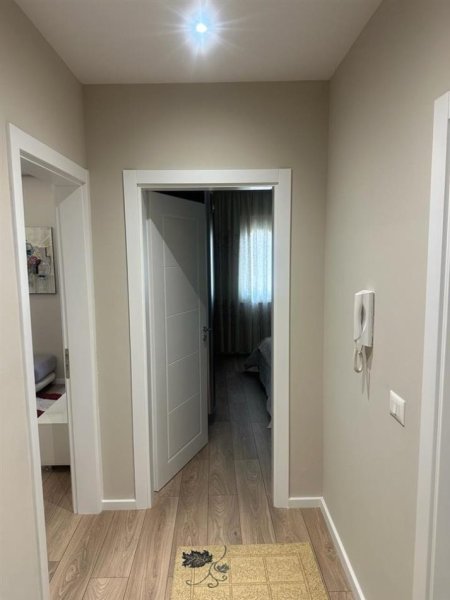 Tirane, jepet me qera apartament 1+1+Ballkon Kati 3, 65 m² 500 € (Rruga Bill Klinton)
