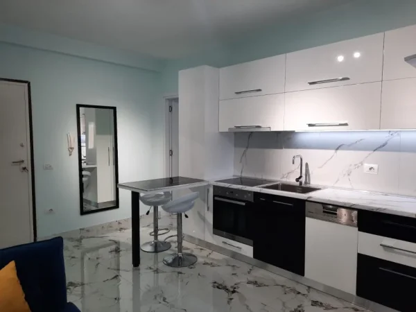 Tirane, jap me qera garsonier 1+1 Kati 5, 43 m² 450 € (Don Bosko)