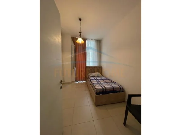Tirane, jepet me qera apartament 2+1 Kati 4, 125 m² 750 € (KOMUNA E PARISIT)