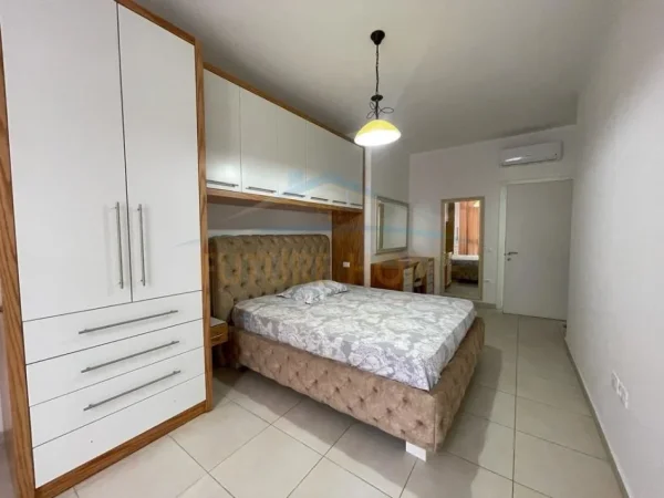 Tirane, jepet me qera apartament 2+1 Kati 4, 125 m² 750 € (KOMUNA E PARISIT)