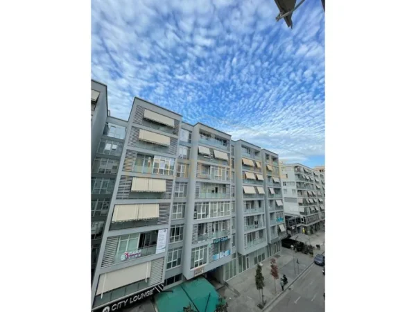 Tirane, jepet me qera apartament 2+1 Kati 4, 125 m² 750 € (KOMUNA E PARISIT)