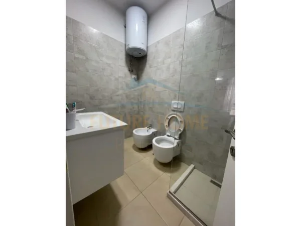 Tirane, jepet me qera apartament 2+1 Kati 4, 125 m² 750 € (KOMUNA E PARISIT)