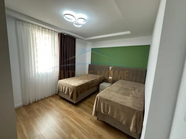 Tirane, jepet me qera apartament 2+1+Aneks Kati 3, 110 m² 1.500 € (Qender)