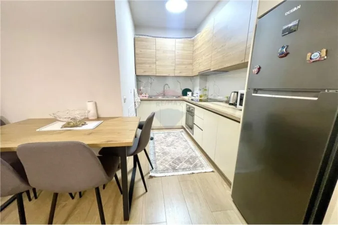 Tirane, jepet me qera apartament 1+1 Kati 5, 65 m² 500 € (Rruga Riza Cerova - Gjimnazi "Partizani" - Rruga e Dibrës)