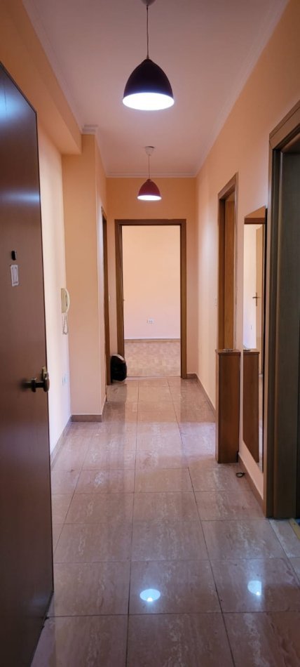Tirane, jepet me qera apartament 2+1 Kati 4, 90 m² 470 € (Bulevardi Zogu 1)