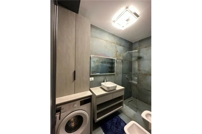 Tirane, jepet me qera apartament 3+1 , 140 m² 2.300 € (Rruga e Kavajës)