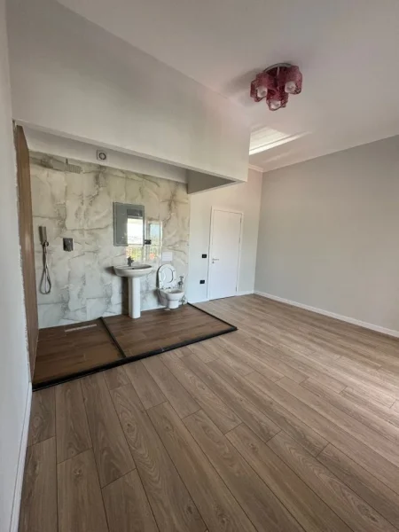Tirane, shes apartament 2+1+Ballkon Kati 8, 121 m² 133.000 € (Fresk)