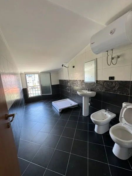 Tirane, shes apartament 2+1+Ballkon Kati 8, 121 m² 133.000 € (Fresk)
