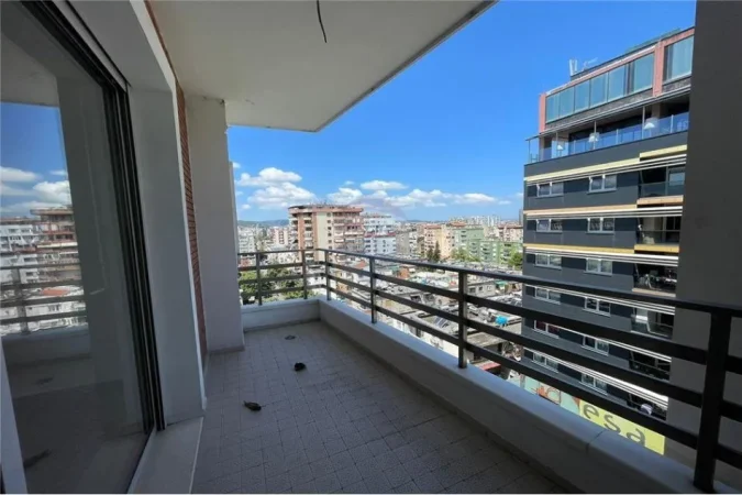 Tirane, jepet me qera zyre Kati 6, 146 m² 1.200 € (Rruga Abdyl Frasheri - Bllok - Libri Universitar)