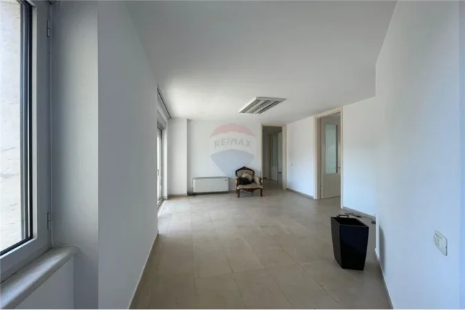 Tirane, jepet me qera zyre Kati 6, 146 m² 1.200 € (Rruga Abdyl Frasheri - Bllok - Libri Universitar)