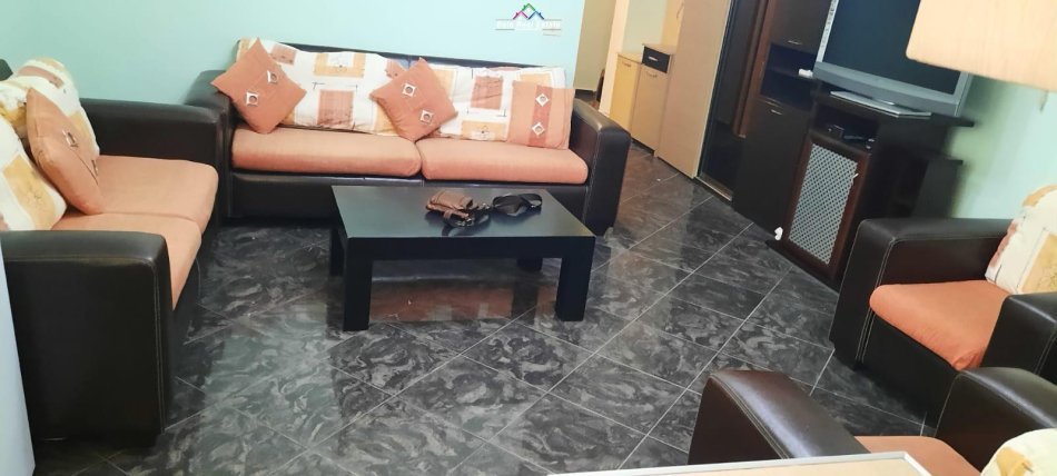 Tirane, jepet me qera apartament 1+1 Kati 5, 110 m² 400 € (porcelan)