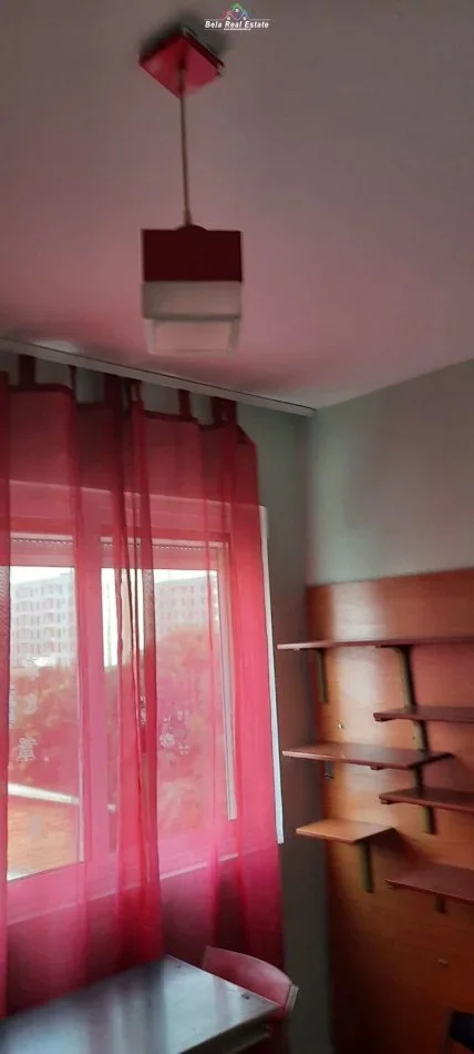 Tirane, jepet me qera apartament 1+1 Kati 5, 110 m² 400 € (porcelan)