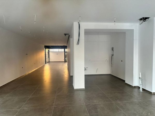 Tirane, jepet me qera ambjent biznesi Kati 0, 130 m² 2.100 € (Kristal Centre)