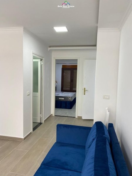 Tirane, jepet me qera apartament 1+1 Kati 1, 55 m² 400 € (fresku)