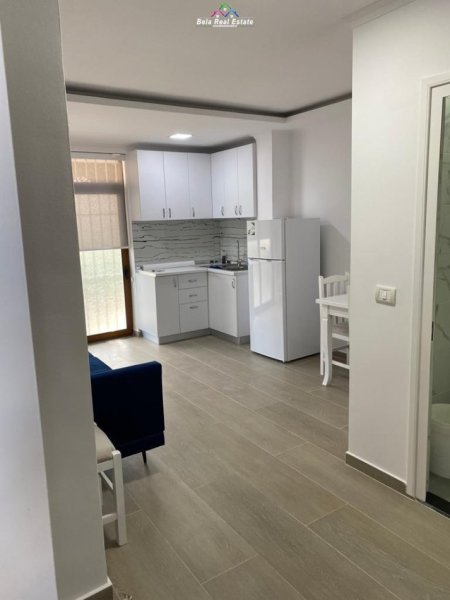 Tirane, jepet me qera apartament 1+1 Kati 1, 55 m² 400 € (fresku)