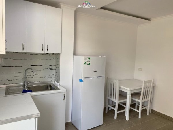 Tirane, jepet me qera apartament 1+1 Kati 1, 55 m² 400 € (fresku)